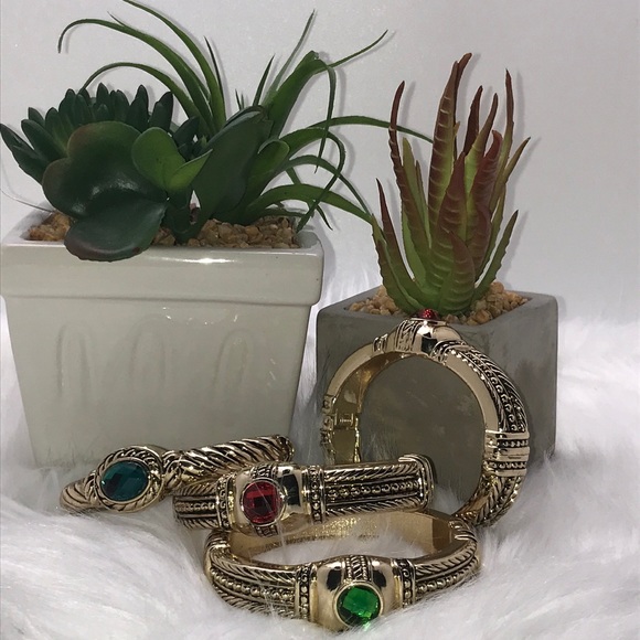 Bracelets - Picture 2 of 5